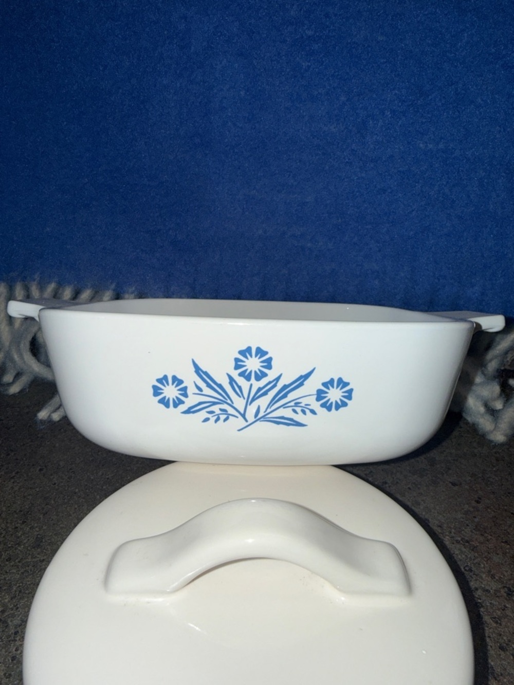 CORNINGWARE:.blue cornflower 
P.18 
4 CUP
MÃDE IN CANADA
FOR RANGE
MICROWAVE